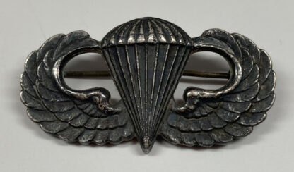 Lot of WWII U.S. Airborne Insignia - Image 10