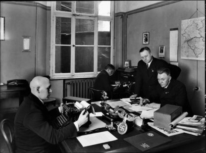 RARE Early NSDAP Desk/Wall Eagle - Image 2